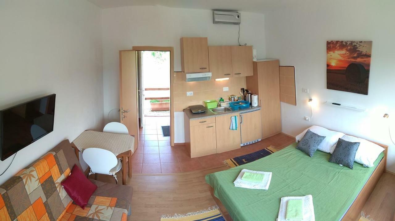 Apartmaji Suhorje Exterior foto